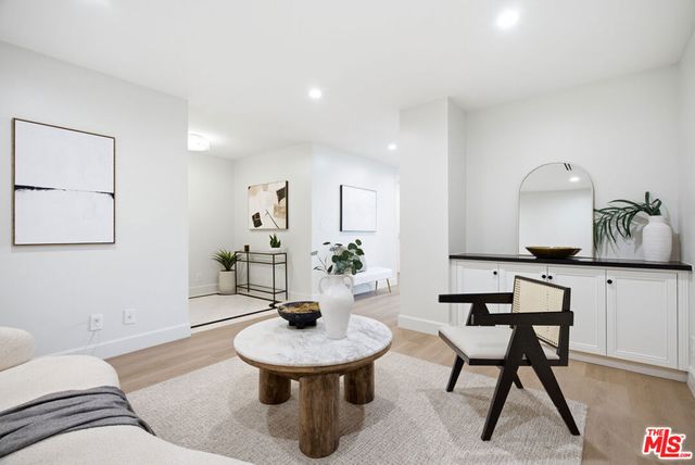 325 N Oakhurst Drive 405, Beverly Hills, CA 90210