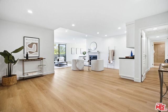 325 N Oakhurst Drive 405, Beverly Hills, CA 90210