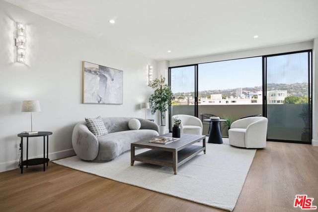 325 N Oakhurst Drive 405, Beverly Hills, CA 90210