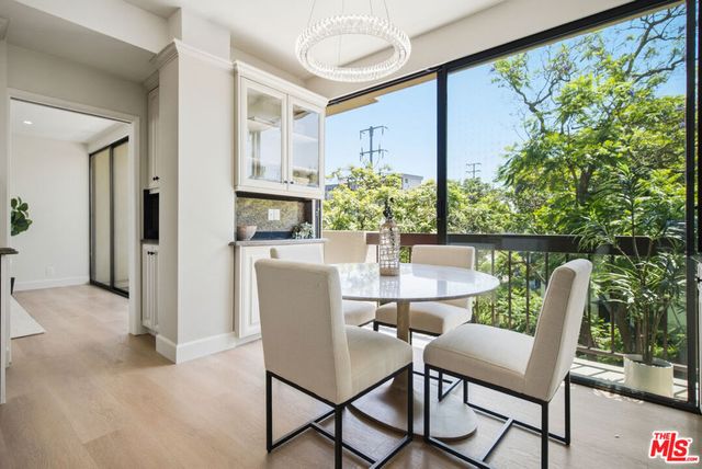 325 N Oakhurst Drive 405, Beverly Hills, CA 90210