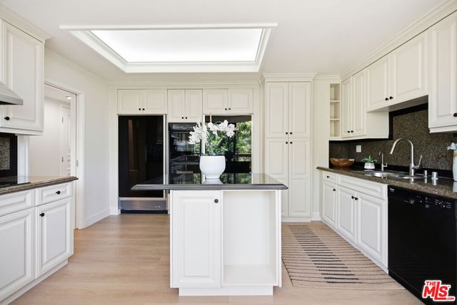 325 N Oakhurst Drive 405, Beverly Hills, CA 90210