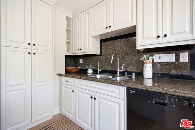 325 N Oakhurst Drive 405, Beverly Hills, CA 90210