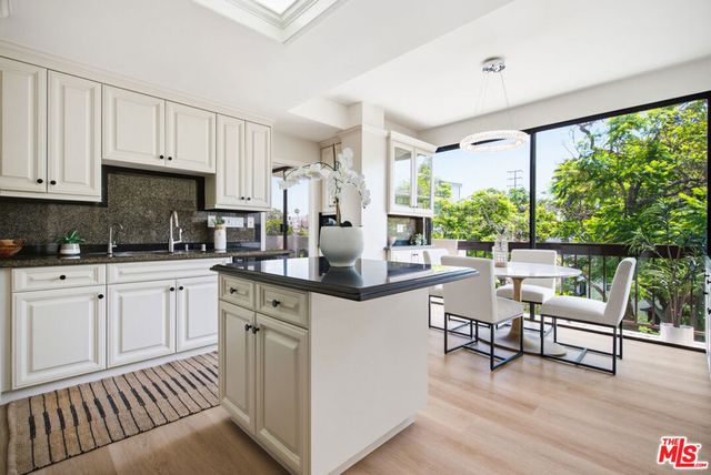 325 N Oakhurst Drive 405, Beverly Hills, CA 90210