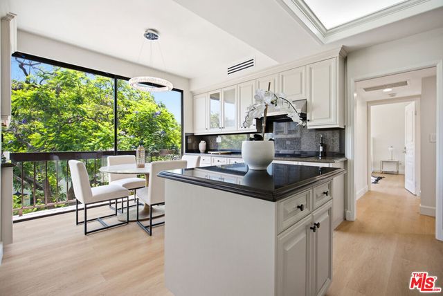 325 N Oakhurst Drive 405, Beverly Hills, CA 90210