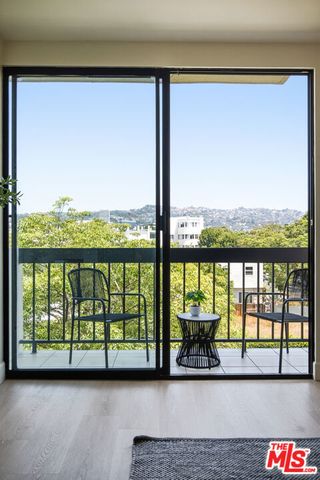 325 N Oakhurst Drive 405, Beverly Hills, CA 90210