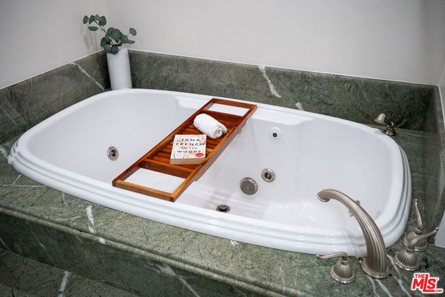 325 N Oakhurst Drive 405, Beverly Hills, CA 90210