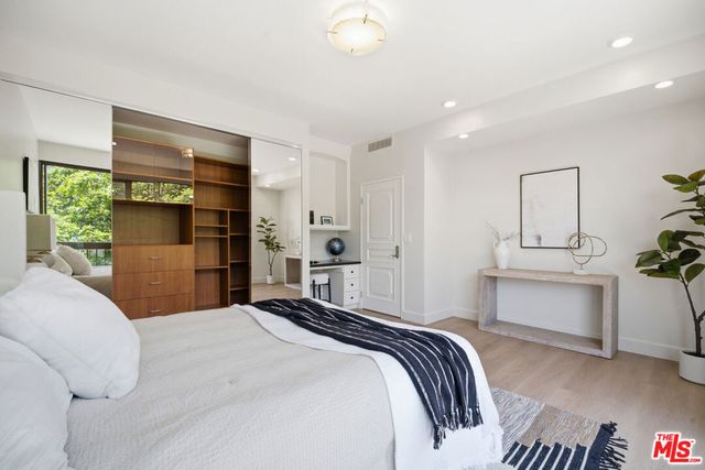 325 N Oakhurst Drive 405, Beverly Hills, CA 90210