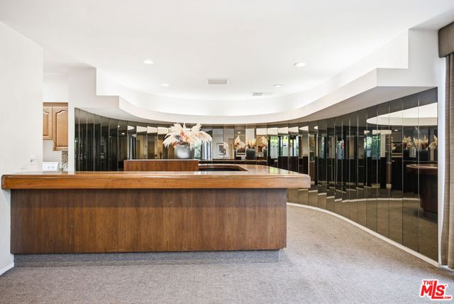 325 N Oakhurst Drive 405, Beverly Hills, CA 90210