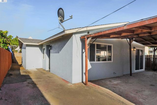 9644 D St, Oakland, CA 94603