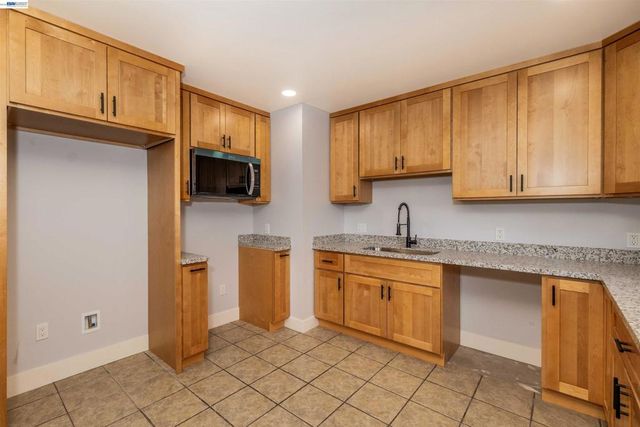 9644 D St, Oakland, CA 94603