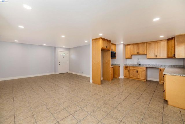 9644 D St, Oakland, CA 94603