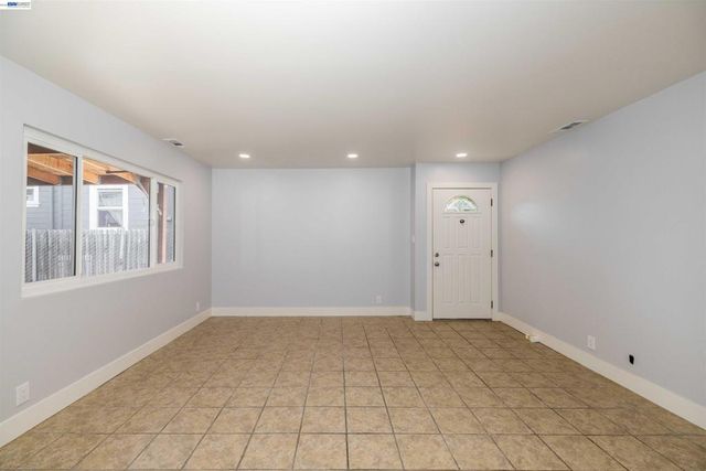 9644 D St, Oakland, CA 94603