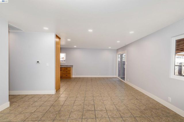 9644 D St, Oakland, CA 94603