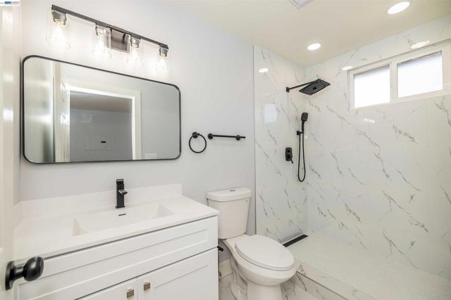 9644 D St, Oakland, CA 94603