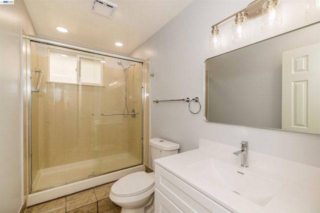 9644 D St, Oakland, CA 94603