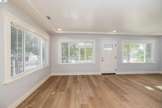 9644 D St, Oakland, CA 94603