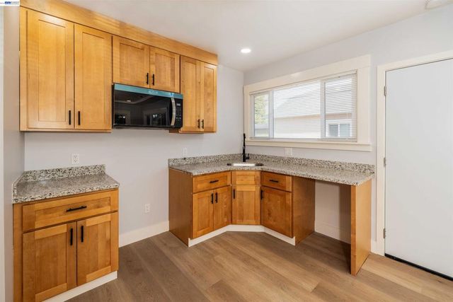 9644 D St, Oakland, CA 94603