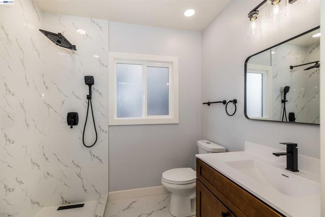 9644 D St, Oakland, CA 94603