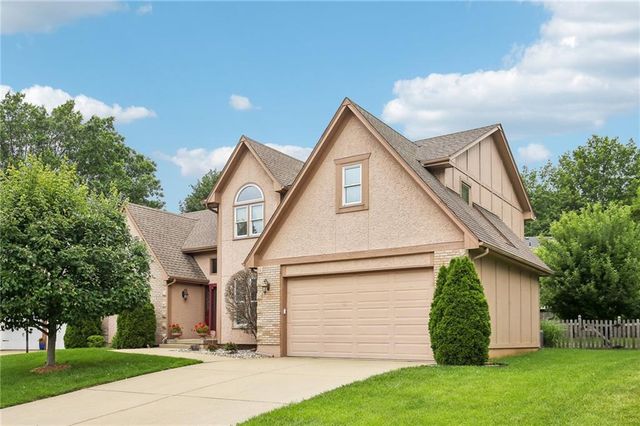 1083 NE Greenwood Court, Blue Springs, MO 64014