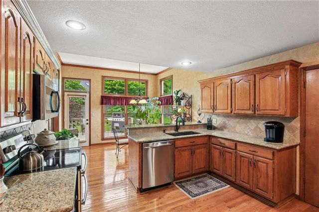 1083 NE Greenwood Court, Blue Springs, MO 64014