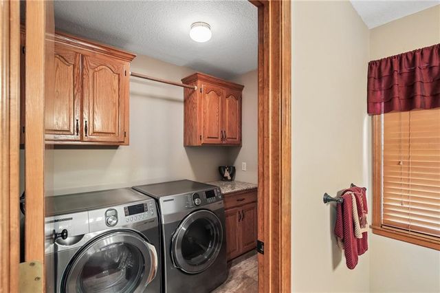 1083 NE Greenwood Court, Blue Springs, MO 64014