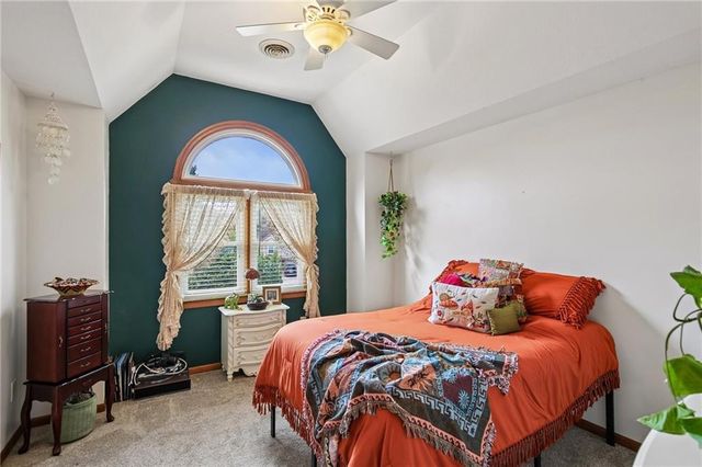 1083 NE Greenwood Court, Blue Springs, MO 64014