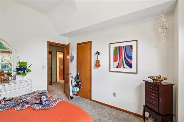 1083 NE Greenwood Court, Blue Springs, MO 64014