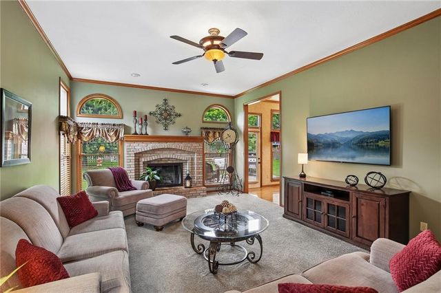 1083 NE Greenwood Court, Blue Springs, MO 64014