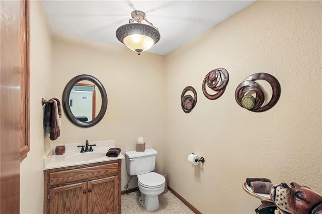 1083 NE Greenwood Court, Blue Springs, MO 64014