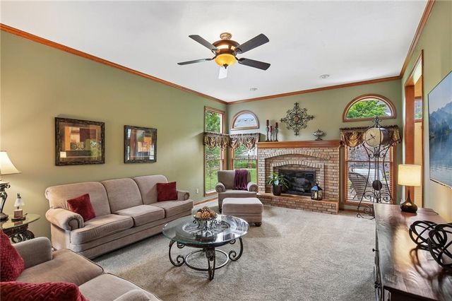 1083 NE Greenwood Court, Blue Springs, MO 64014
