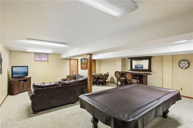 1083 NE Greenwood Court, Blue Springs, MO 64014