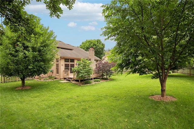 1083 NE Greenwood Court, Blue Springs, MO 64014