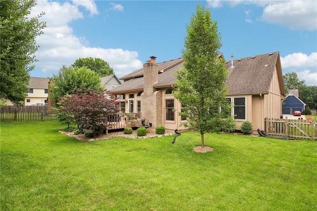 1083 NE Greenwood Court, Blue Springs, MO 64014