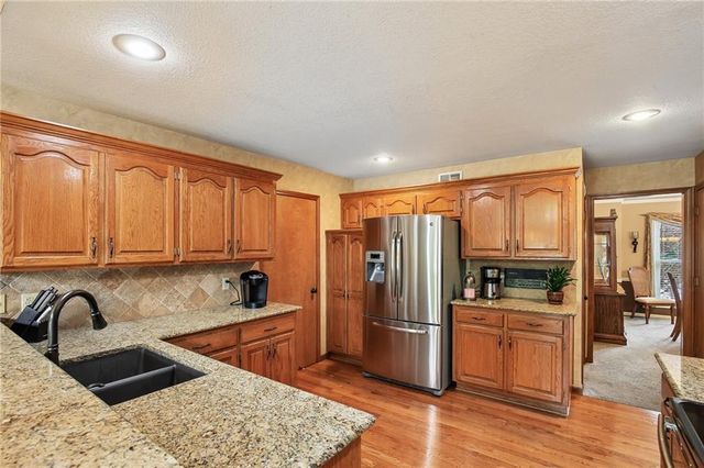 1083 NE Greenwood Court, Blue Springs, MO 64014