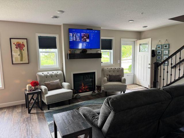 6995 Linwood Drive NE, Albertville, MN 55301