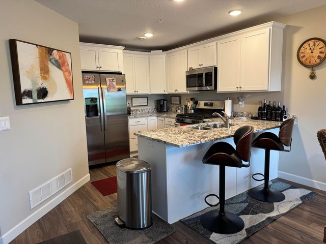 6995 Linwood Drive NE, Albertville, MN 55301