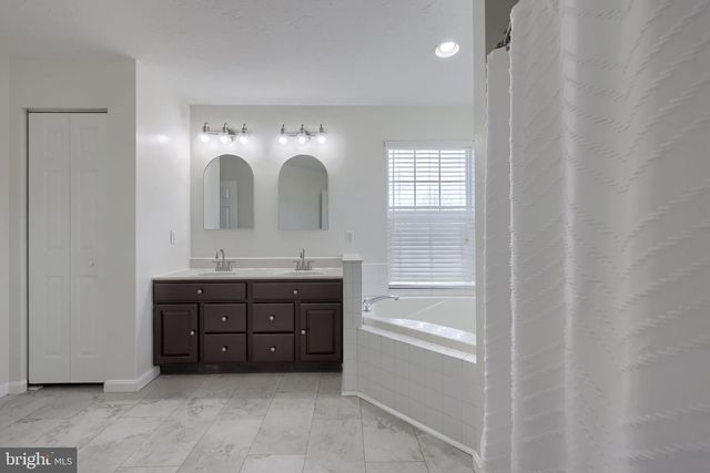 80 E SUMMIT DR, Littlestown, PA 17340