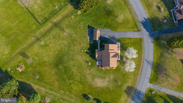 80 E SUMMIT DR, Littlestown, PA 17340