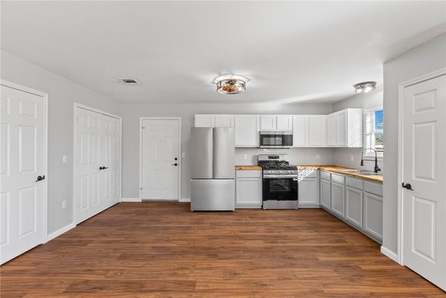 804 Avenue B, Sinton, TX 78387