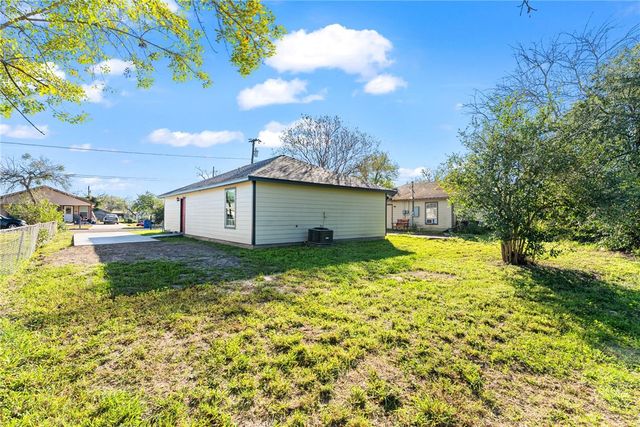 804 Avenue B, Sinton, TX 78387