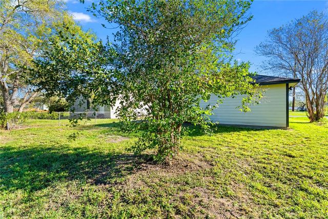 804 Avenue B, Sinton, TX 78387