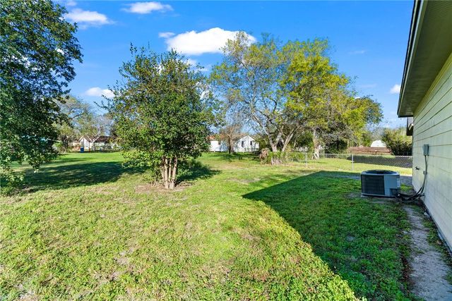 804 Avenue B, Sinton, TX 78387