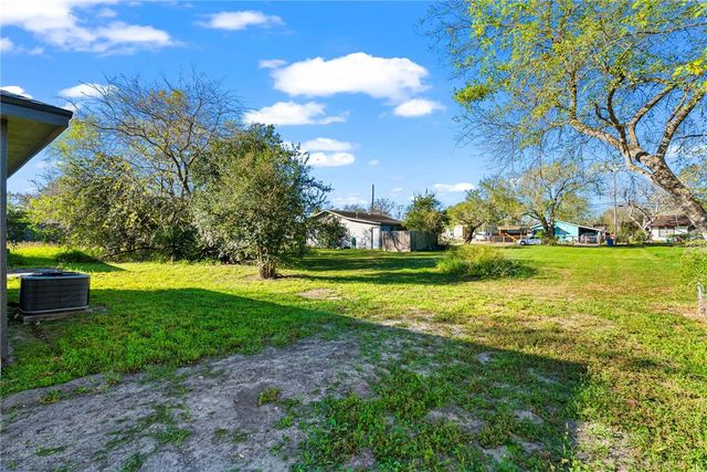 804 Avenue B, Sinton, TX 78387