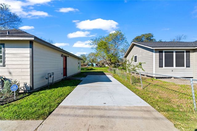 804 Avenue B, Sinton, TX 78387