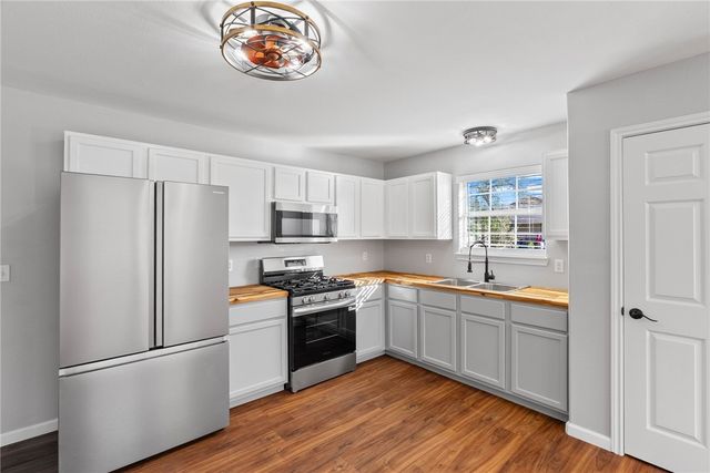 804 Avenue B, Sinton, TX 78387