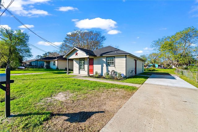 804 Avenue B, Sinton, TX 78387