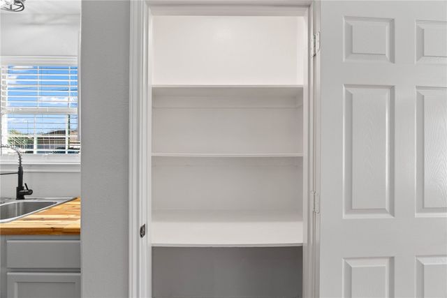 804 Avenue B, Sinton, TX 78387