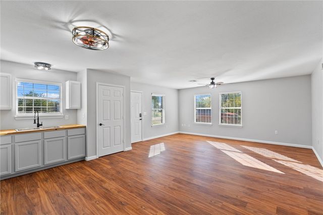 804 Avenue B, Sinton, TX 78387