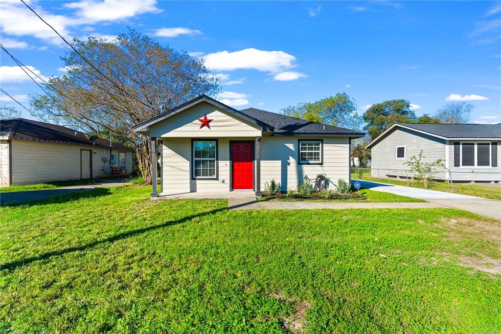 804 Avenue B, Sinton, TX 78387
