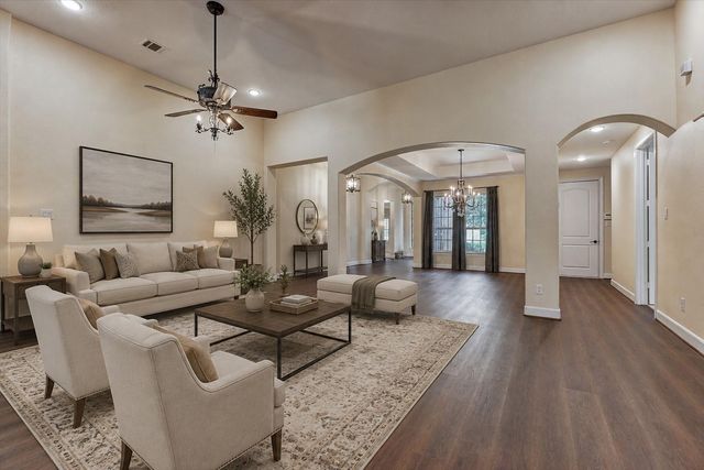 11 S Sandbells Park Lane, Montgomery, TX 77316